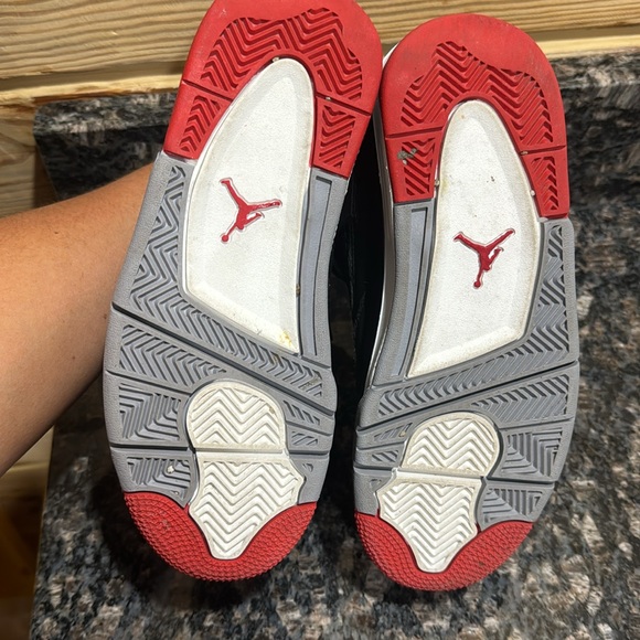 Air Jordan 4 Retro Bred Reimagined (GS) - Picture 6 of 8